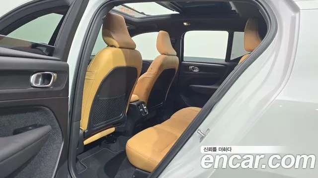 Вольво XC40 B4 Inscription — Фото автомобиля 10