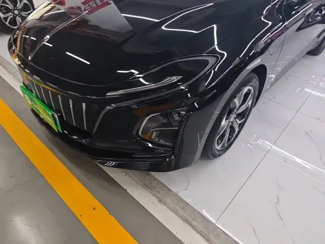 Hongqi E-QM5 — Фото автомобиля 23