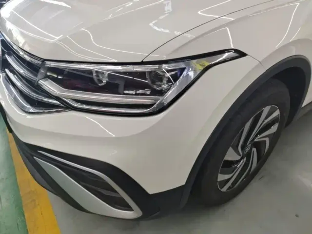 Volkswagen Tiguan L — Фото автомобиля 23