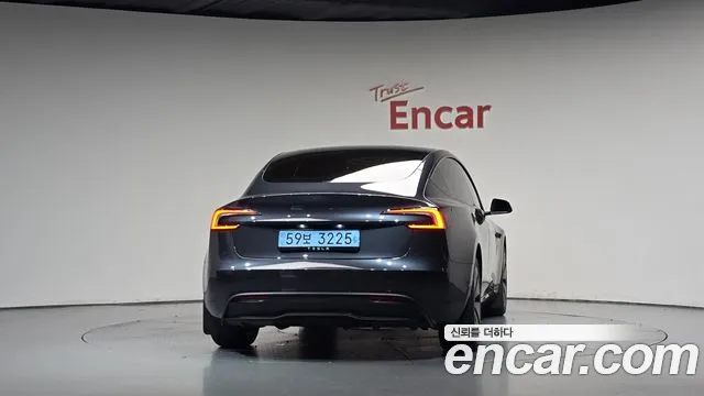 Tesla Model 3 — Фото автомобиля 4