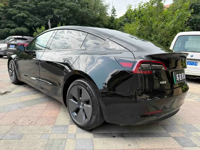 Tesla Model 3 — Фото автомобиля 17