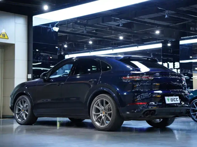 Porsche Cayenne — Фото автомобиля 14
