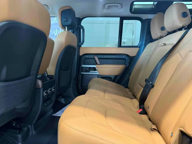 Land Rover Defender — Фото автомобиля 15