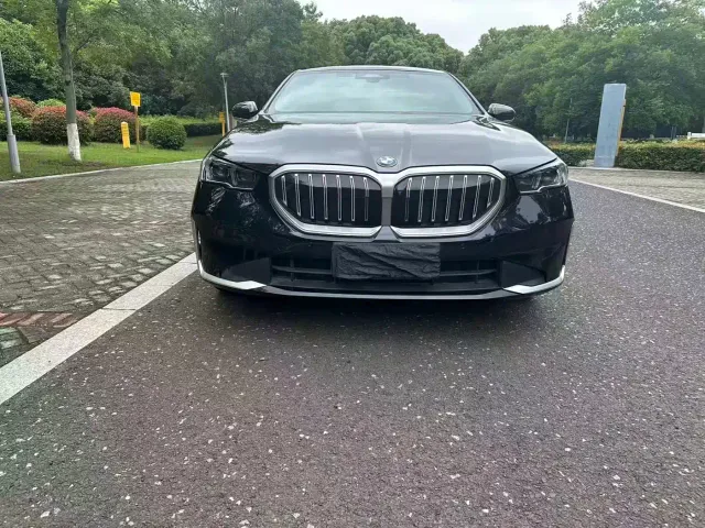 BMW 5 Series — Фото автомобиля 8