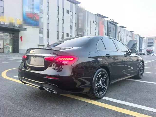 Mercedes-Benz E-Class — Фото автомобиля 4
