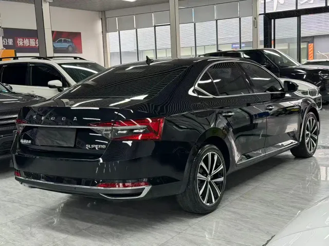Skoda Superb — Фото автомобиля 11