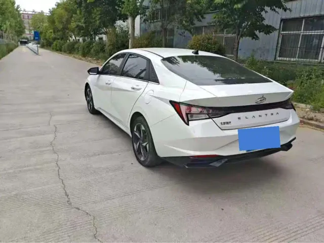 Hyundai Elantra — Фото автомобиля 3