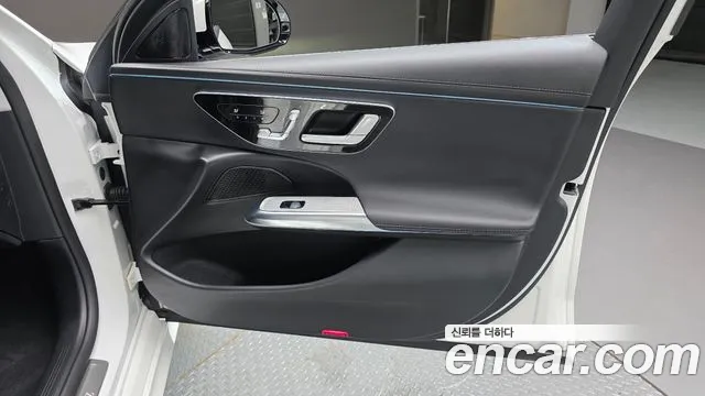 Mercedes-Benz E-Class — Фото автомобиля 23