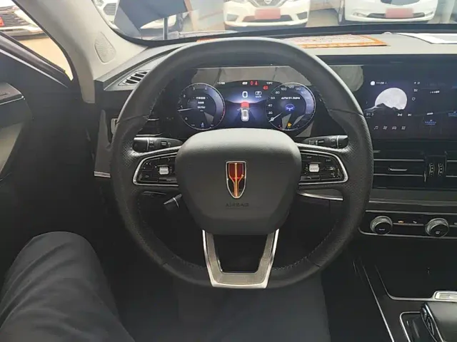 Hongqi HS5 — Фото автомобиля 10