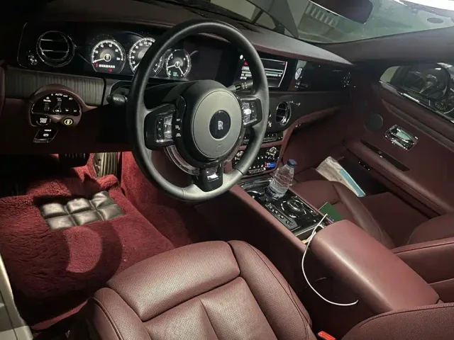 Rolls-Royce Ghost — Фото автомобиля 8