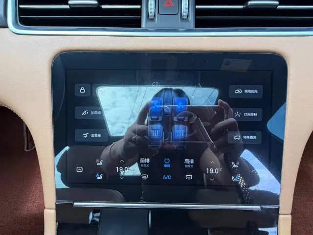 Li Auto ONE — Фото автомобиля 18