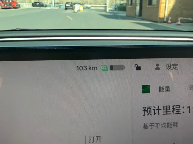 Tesla Model 3 — Фото автомобиля 11