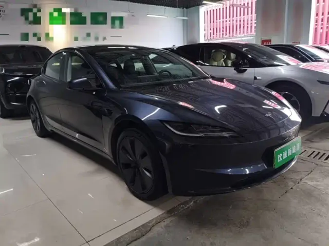 Tesla Model 3 — Фото автомобиля 3