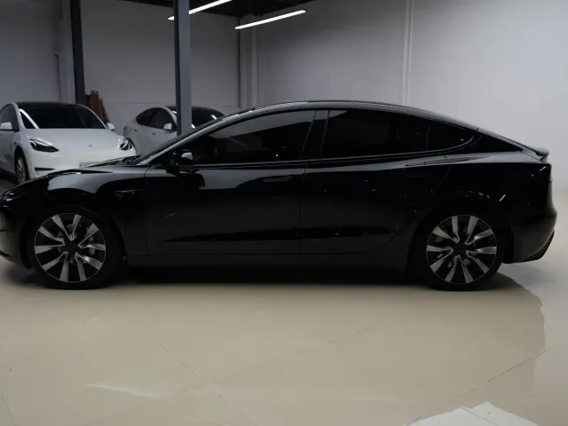 Tesla Model 3 — Фото автомобиля 7