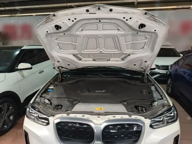 BMW iX3 — Фото автомобиля 19