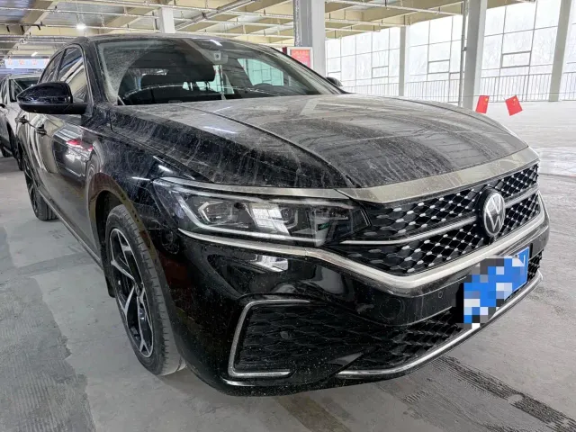 Volkswagen Passat — Фото автомобиля 3