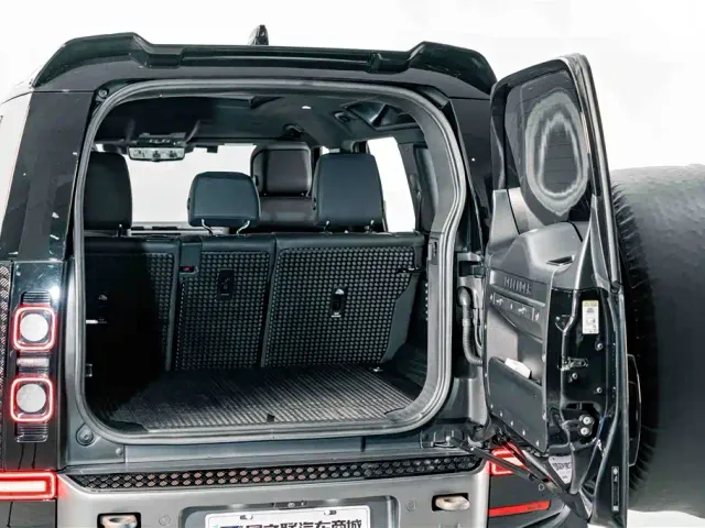 Land Rover Defender — Фото автомобиля 26
