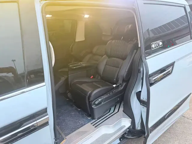 Honda Elysion — Фото автомобиля 8