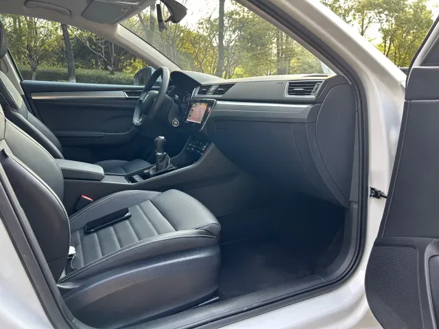 Skoda Superb — Фото автомобиля 14