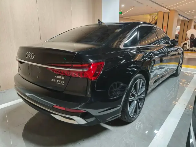 Audi A6L — Фото автомобиля 14