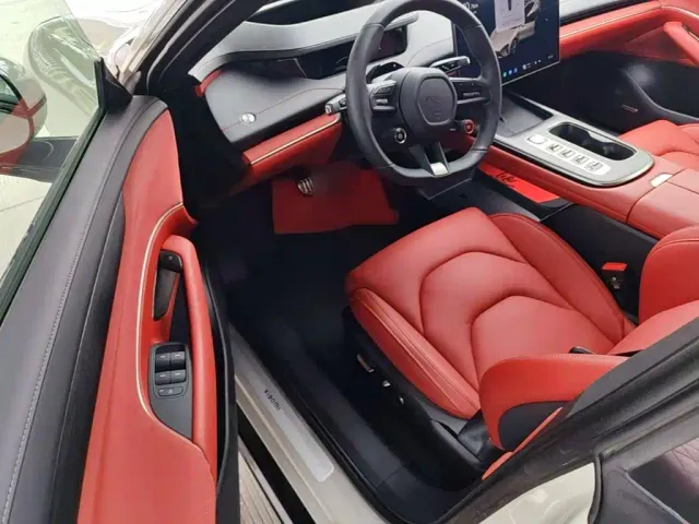 Xiaomi SU7 — Фото автомобиля 15