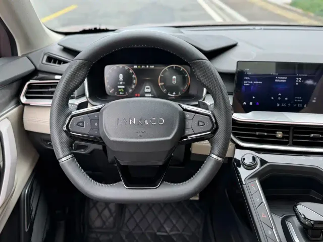 Lynk & Co 06 — Фото автомобиля 11