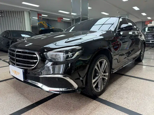 Фотография автомобиля — Mercedes-Benz E-Class