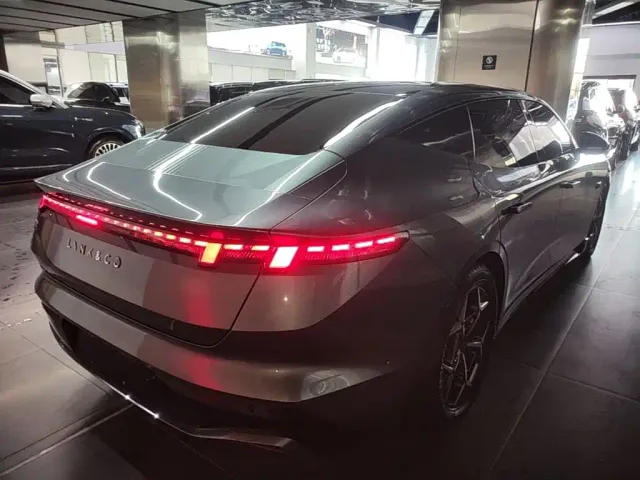 Lynk & Co Z10 — Фото автомобиля 6