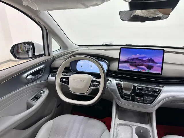 Roewe iMAX8 — Фото автомобиля 24