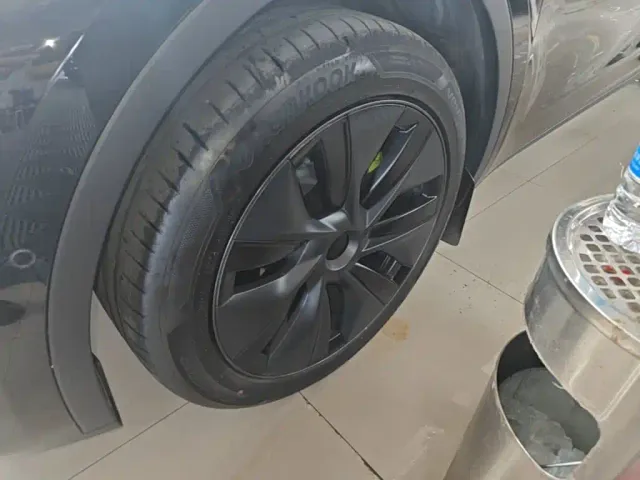 Tesla Model Y — Фото автомобиля 22