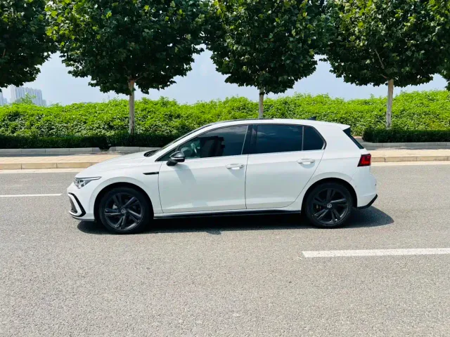 Volkswagen Golf — Фото автомобиля 10
