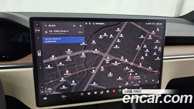 Tesla Model X — Фото автомобиля 13