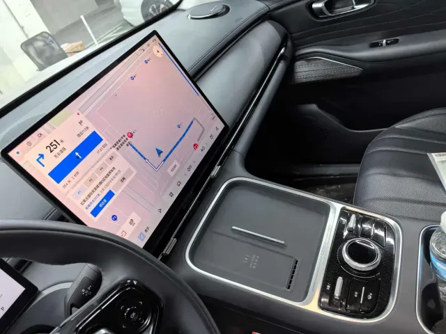 Geely Galaxy Starship 7 EM-i — Фото автомобиля 8