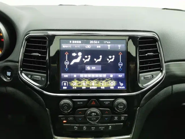 Jeep Grand Cherokee — Фото автомобиля 12