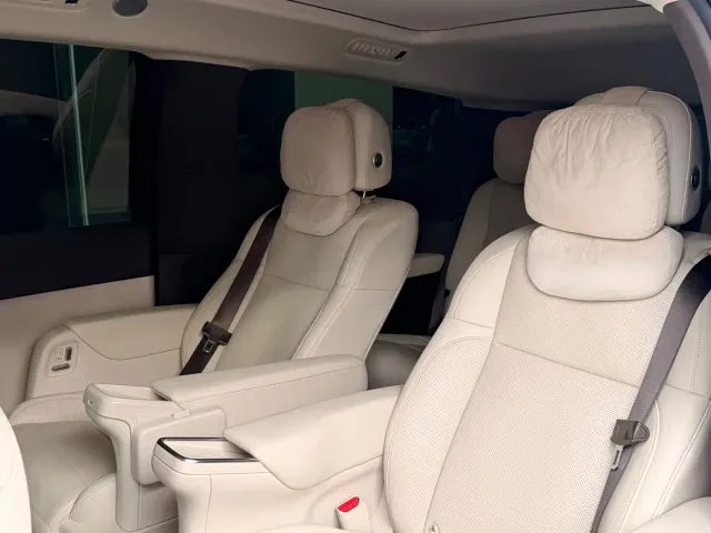 Li Auto MEGA — Фото автомобиля 10