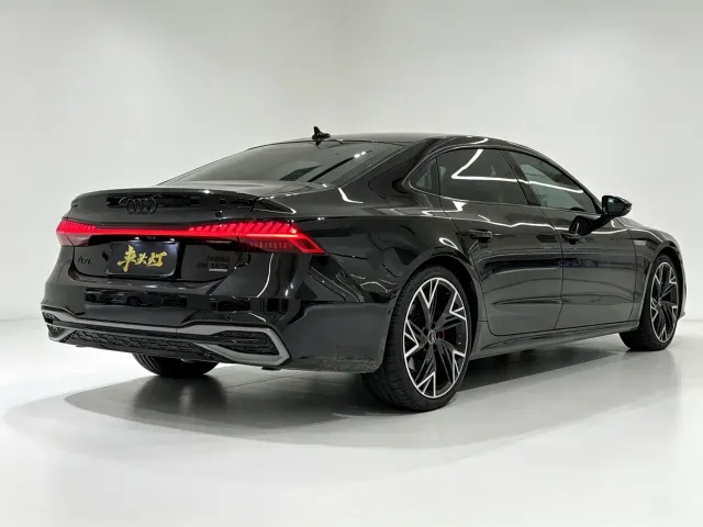 Audi A7L — Фото автомобиля 12