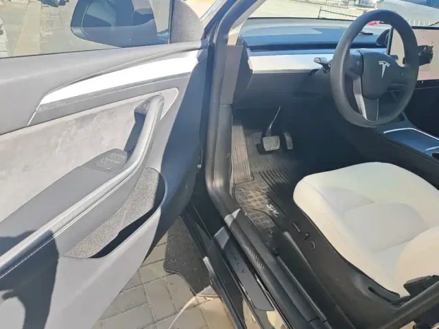 Tesla Model Y — Фото автомобиля 15