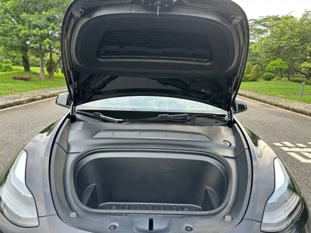 Tesla Model Y — Фото автомобиля 18
