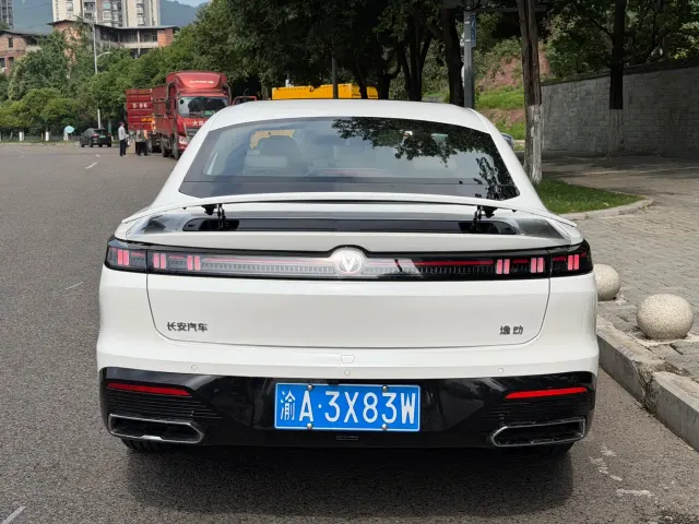 Changan Eado — Фото автомобиля 4