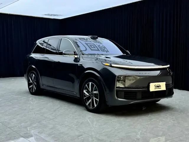 Li Auto L8 — Фото автомобиля 20