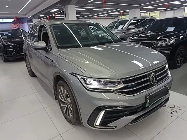 Volkswagen Tiguan L PHEV — Фото автомобиля 3