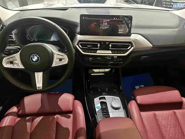 BMW iX3 — Фото автомобиля 15