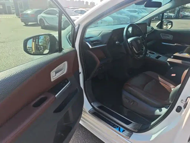 Toyota Sienna — Фото автомобиля 15