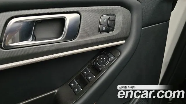 Ford Explorer — Фото автомобиля 7