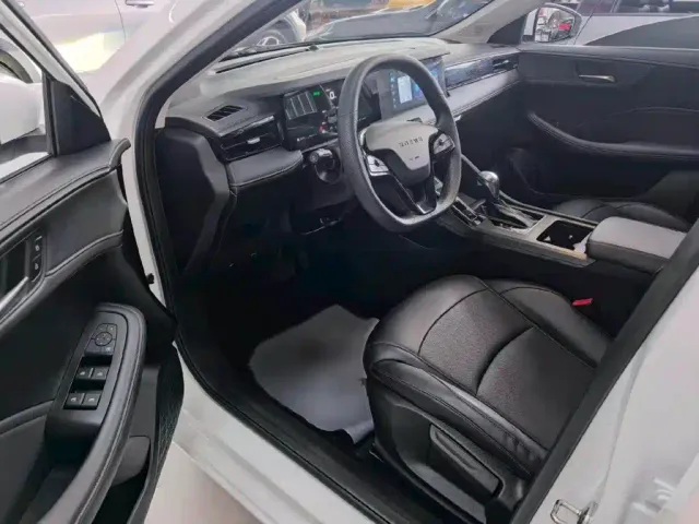 Roewe i5 — Фото автомобиля 14