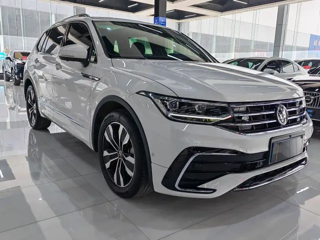 Volkswagen Tiguan L — Фото автомобиля 3