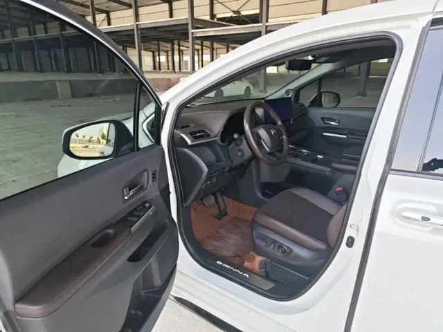 Toyota Sienna — Фото автомобиля 15