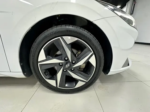 Hyundai Elantra — Фото автомобиля 18