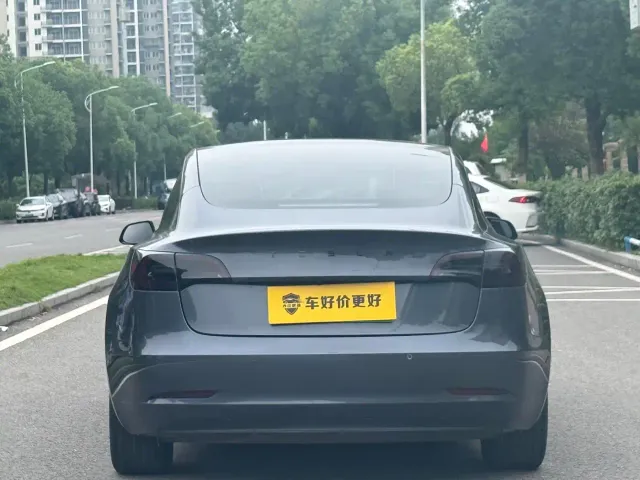 Tesla Model 3 — Фото автомобиля 12