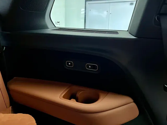 Li Auto L8 — Фото автомобиля 30